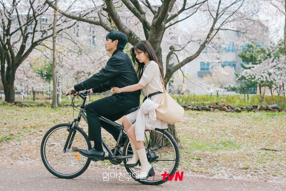 Em 'O Amor Mora ao Lado', os protagonistas decidiram adiar o casamento para um ano depois na história