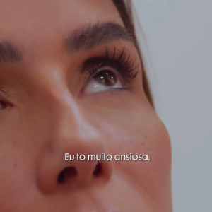 Micropigmentação nas sobrancelhas de Deborah Secco foi realizada há 20 anos para corrigir falhas