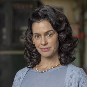 Anita (Maria Flor) - Mãe de Edu (Caio Manhente) e Guto (Pedro Goifman), é casada com Nelson (Felipe Abib), um sujeito machista e autoritário. Longe dele, Anita se mostra uma mulher alegre, otimista, de bem com a vida. Faz de tudo para manter a família unida e feliz.  