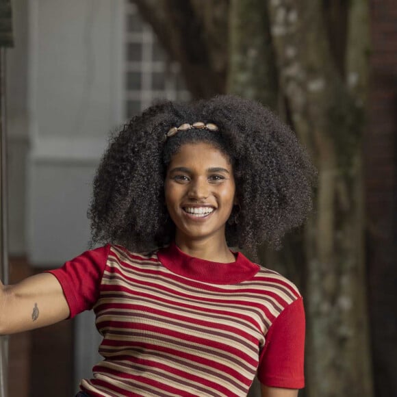 Glorinha (Mariana Sena) - Moradora da pensão de Iolanda (Carla Cristina Cardoso), não tem família no Rio de Janeiro. Torna-se melhor amiga de Beatriz (Duda Santos). Estuda para ser cabeleireira de sucesso e não quer saber de namoro, seu objetivo é trabalhar para um dia abrir o próprio salão.  