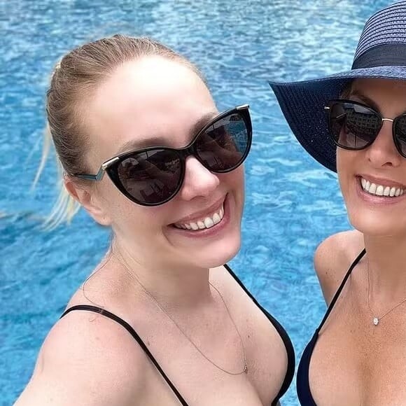 Ao Purepeople, irmã de Ana Hickmann confirma ter movido um processo contra o ex-cunhado por calúnia e difamação, após ele acusá-la de desvio de dinheiro