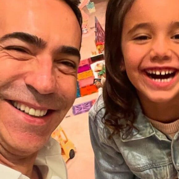 Cesar Tralli comove a web em vídeo com a filha, Manuella, ao recordar morte trágica da mãe: 'Gesto amoroso e valioso'