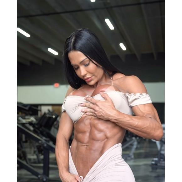 Gracyanne Barbosa é conhecida por seu corpo extremamente definido, fruto de muito exercício físico