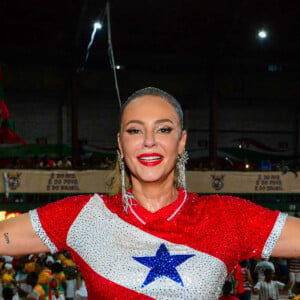 Paolla Oliveira é Rainha de Bateria da Grande Rio