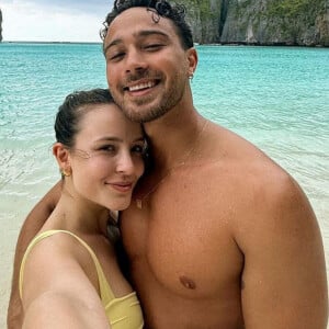 Larissa Manoela e o esposo André Luiz Frambach curtem passeio na Tailândia.