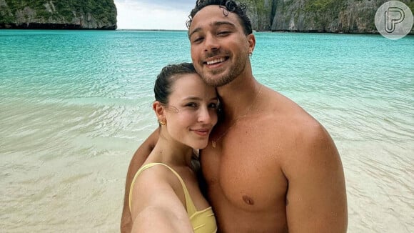 Larissa Manoela e o esposo André Luiz Frambach curtem passeio na Tailândia.