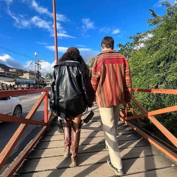 Logo, vários usuários também comentaram na publicação da web, como: 'Meus pais', e 'Ai por mim o Iberê podia trair o irmão e o Mavi e ficar com a Viola.', disse outra.