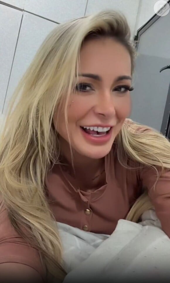 Andressa Urach contou que acordou animada após dormir 9h seguidas