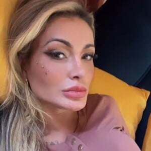 Andressa Urach procurou uma 'vítima' em seus contatos e marcou um encontro