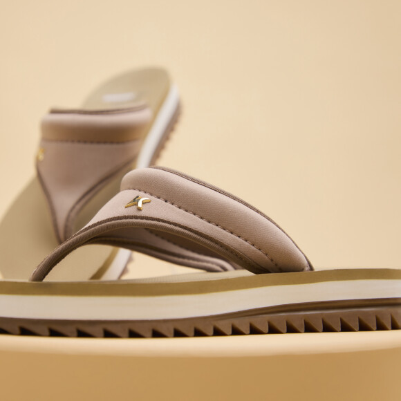 São várias cores disponíveis dos modelos 'Kyra from Rio' e 'Rakka from Rio'.