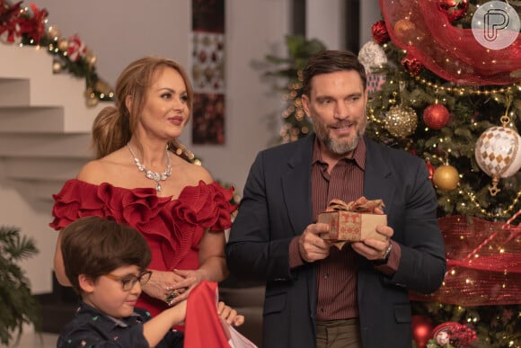 Agora a estrela Gaby Spanic marca presença em duas produções de Natal: 'Um Natal Complicado', e 'Uma Dose de Amor no Natal'.