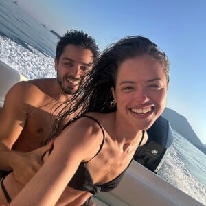 Rodrigo Simas namora Agatha Moreira há cerca de 6 anos e juntos fazem um dos casais mais bonitos do Brasil