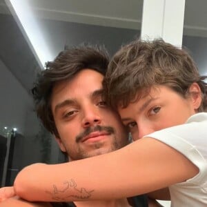 Foto de Rodrigo Simas rendeu um comentário sincero de Agatha Moreira, que o chamou de 'gostoso'