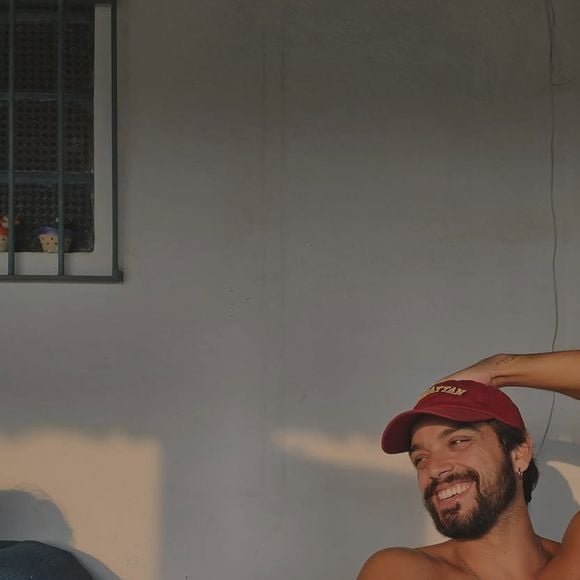 Rodrigo Simas ousou muito em seu novo post do Instagram e levou web à loucura ao mostrar 'demais' do seu corpo
