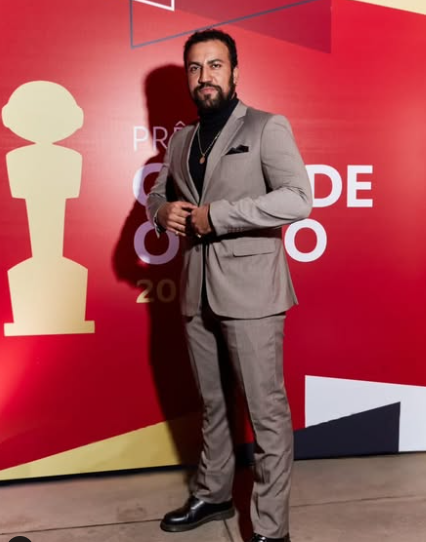 O mais velho da lista, Ricardo Teodoro tem 36 anos. Mineiro, ex-garimpeiro e bilheteiro, o ator será Olavo. Talentoso, ele já foi premiado como Melhor Ator Revelação no Festival de Cannes pelo filme 'Baby'