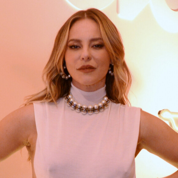 Paolla Oliveira, Camila Pitanga e Grazi Massafera combinaram look clean em evento do verão 2025. Fotos!