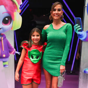 Os looks de Deborah Secco e Maria Flor