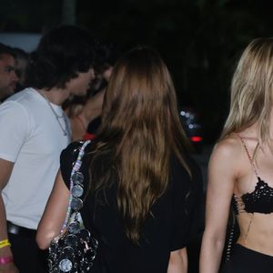 Jade Picon, ex-namorada de João Guilherme, foi flagrada ao chegar na mesma festa