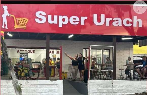 Andressa Urach anunciou a inauguração de um supermercado