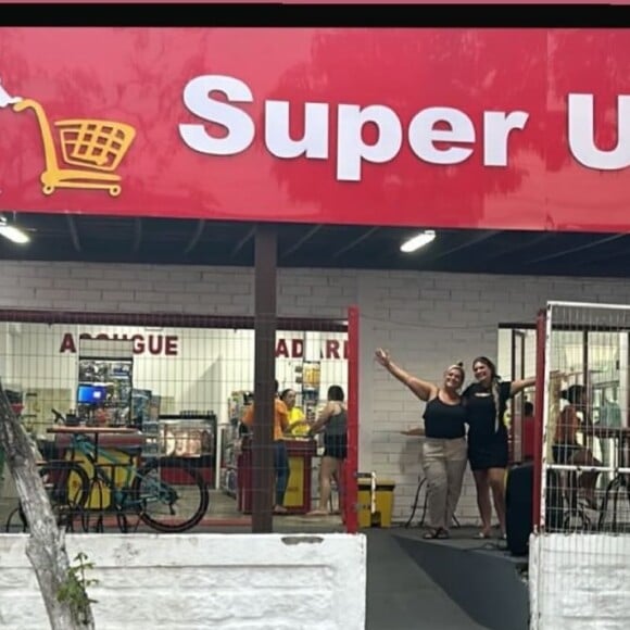 Andressa Urach anunciou a inauguração de um supermercado