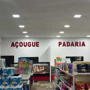 Andressa Urach inaugura supermercado e coincidência, no mínimo, curiosa marca a nova empreitada