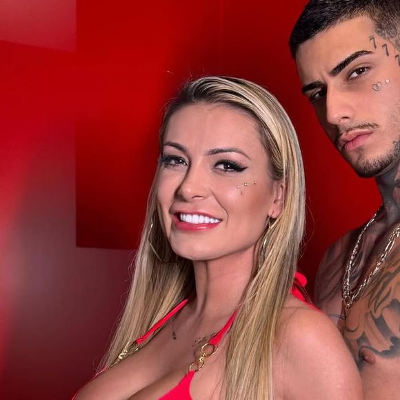 Namorada do ator pornô Cassiano França, Andressa Urach já gravou pornô com 8 homens, com anão, cadeirante e, agora, com uma mulher grávida