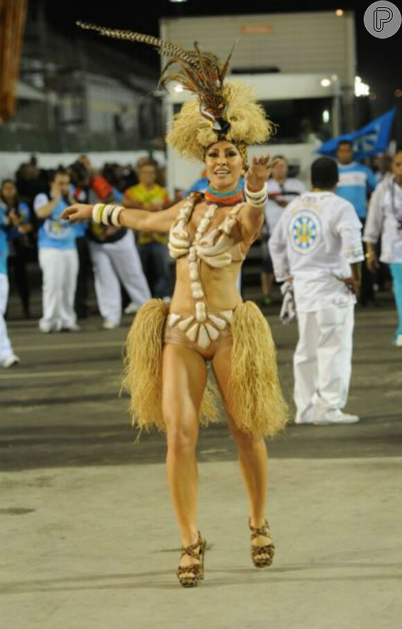 Que tal a fantasia que Sabrina Sato usou no ensaio técnico para o Carnaval de 2012?