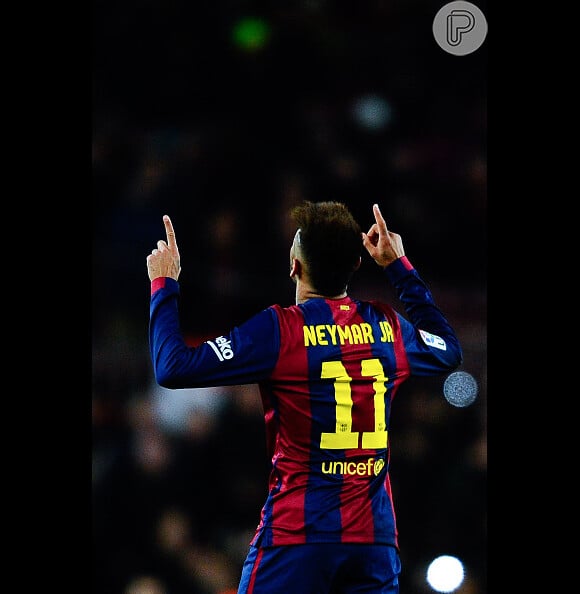 Atualmente Neymar joga no Barcelona, da Espanha, e veste a camisa 11 do time