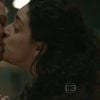 'Felizes Para Sempre?': Martha Nowill e Paolla Oliveira se beijam