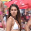 Carol Portaluppi tem 20 anos e é filha do técnico de futebol Renato Gaúcho. A gata esbanja corpão ao aparecer em praia ao lado do pai