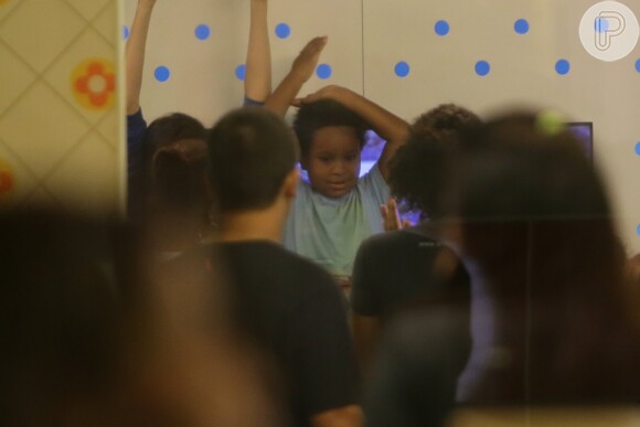 Drica Moraes, afastada de 'Império', festeja aniversário de 6 anos do filho, em 3 de fevereiro de 2015