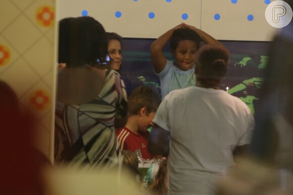 Drica Moraes, afastada de 'Império', festeja aniversário de 6 anos do filho, em 3 de fevereiro de 2015