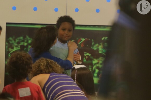 Drica Moraes, afastada de 'Império', festeja aniversário de 6 anos do filho, em 3 de fevereiro de 2015