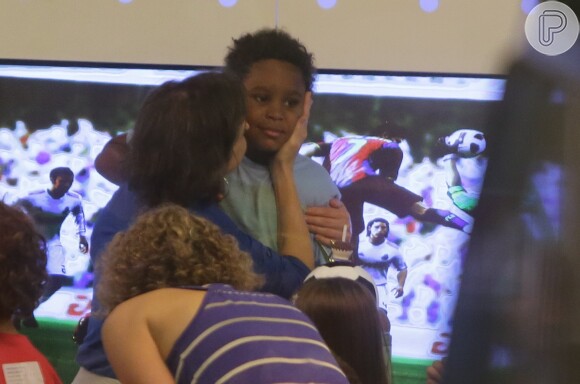 Drica Moraes, afastada de 'Império', festeja aniversário de 6 anos do filho, em 3 de fevereiro de 2015