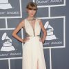 Taylor Swift arrasou no Grammy Awards 2013 com um modelito J. Mendel. O vestido tem aplicações de brilho no decote