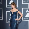 Taylor Swift já mostrou que é muito fã de brilho e atravessou o tapete vermelho do Grammy Awards 2010 com um modelito Kaufman Franco