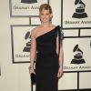 Faith Hill escolheu o preto para não errar e ficou linda com o vestido Valentino no Grammy Awards 2008