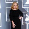 Adele vestiu em elengatérrimo Giorgio Armani com aplicações de brilho no Grammy Awards 2012