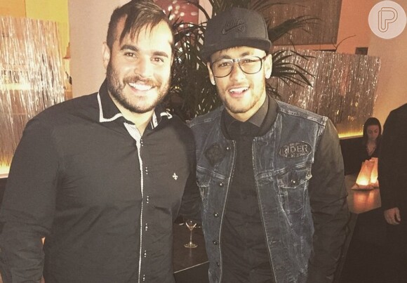Neymar reuniu amigos em Barcelona para festejar seus 23 anos