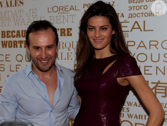 Isabeli Fontana e Marcos Proença posam para foto em evento da L'Oréal Paris, em 11 de abril de 2013