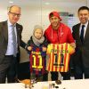 Presente de aniversário! Neymar e o filho, Davi Lucca, ganham carteirinhas de sócios do Barcelona