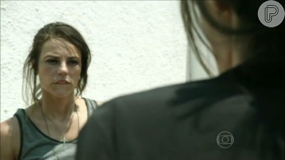 Danny Bond (Paolla Oliveira) discute com Marília (Maria Fernanda Cândido) após ela acusar a garota de programa de tê-la enganado