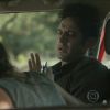 Danny Bond (Paolla Oliveira) manda Joel (João Baldasserini) descer do carro