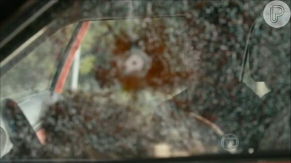 Danny Bond (Paolla Oliveira) é assassinada no carro