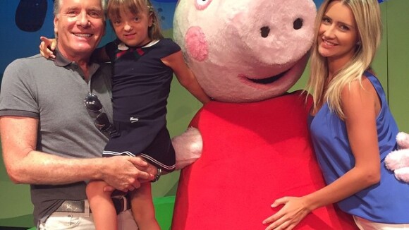 Roberto Justus leva a filha Rafaella para espetáculo infantil: 'Com a Peppa'