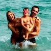 Rafaella Justus, de 5 anos, se diverte com a mãe, Ticiane Pinheiro, e com o namorado da apresentadora, Cesar Tralli, em Miami, nos Estados Unidos