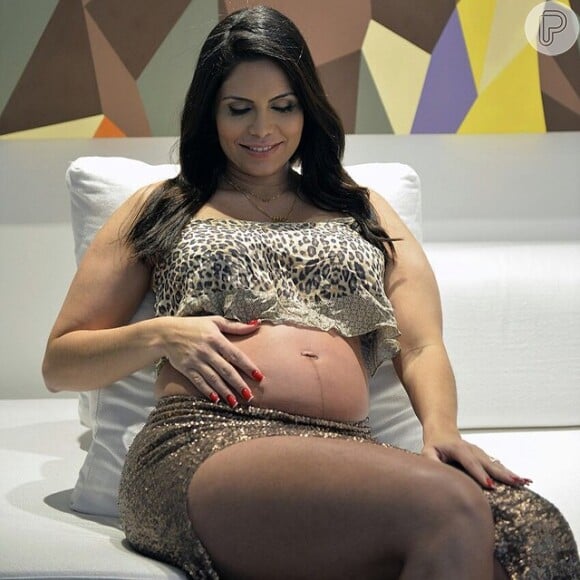 No Instagram, Raissa Machado, rainha de bateria da Unidos do Viradouro, mostra várias fotos da gestação de Nicole, nascida no dia 31 de dezembro de 2014