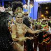 Para o Carnaval de 2014, Raissa Machado apostou em uma fantasia dourada e preta para reinar à frente da bateria Furacão Vermelho e Branco