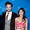 Robert Pattinson divulga o filme 'Life' ao lado de Alessandra Mastronardi