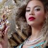 Beyoncé usa unhas postiças douradas no valor de R$ 170 cada para sua nova turnê 'The Mrs. Carter Show', que estreia na próxima segunda-feira, 15 de abril de 2013